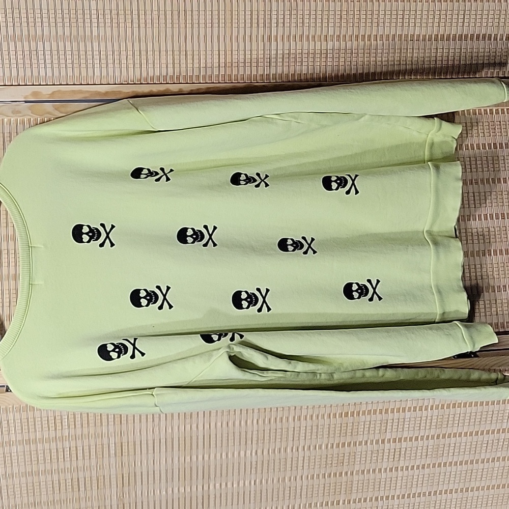 Wildfox Skull & Cross Bones Sweatshirt - Oversized Women's Medium - made in USA - Picture 8 of 16